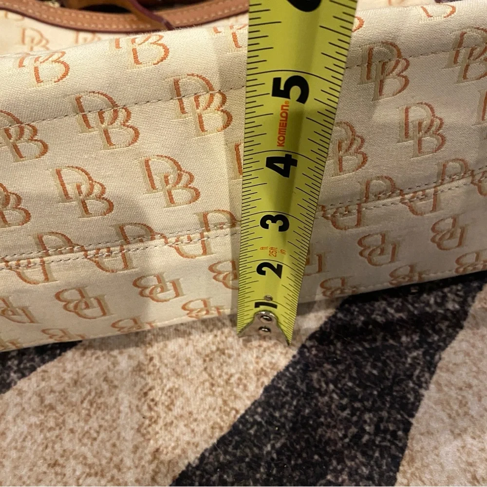 Bag, Dooney & Bourke Tan Monogram Hobo - Picture 14 of 16